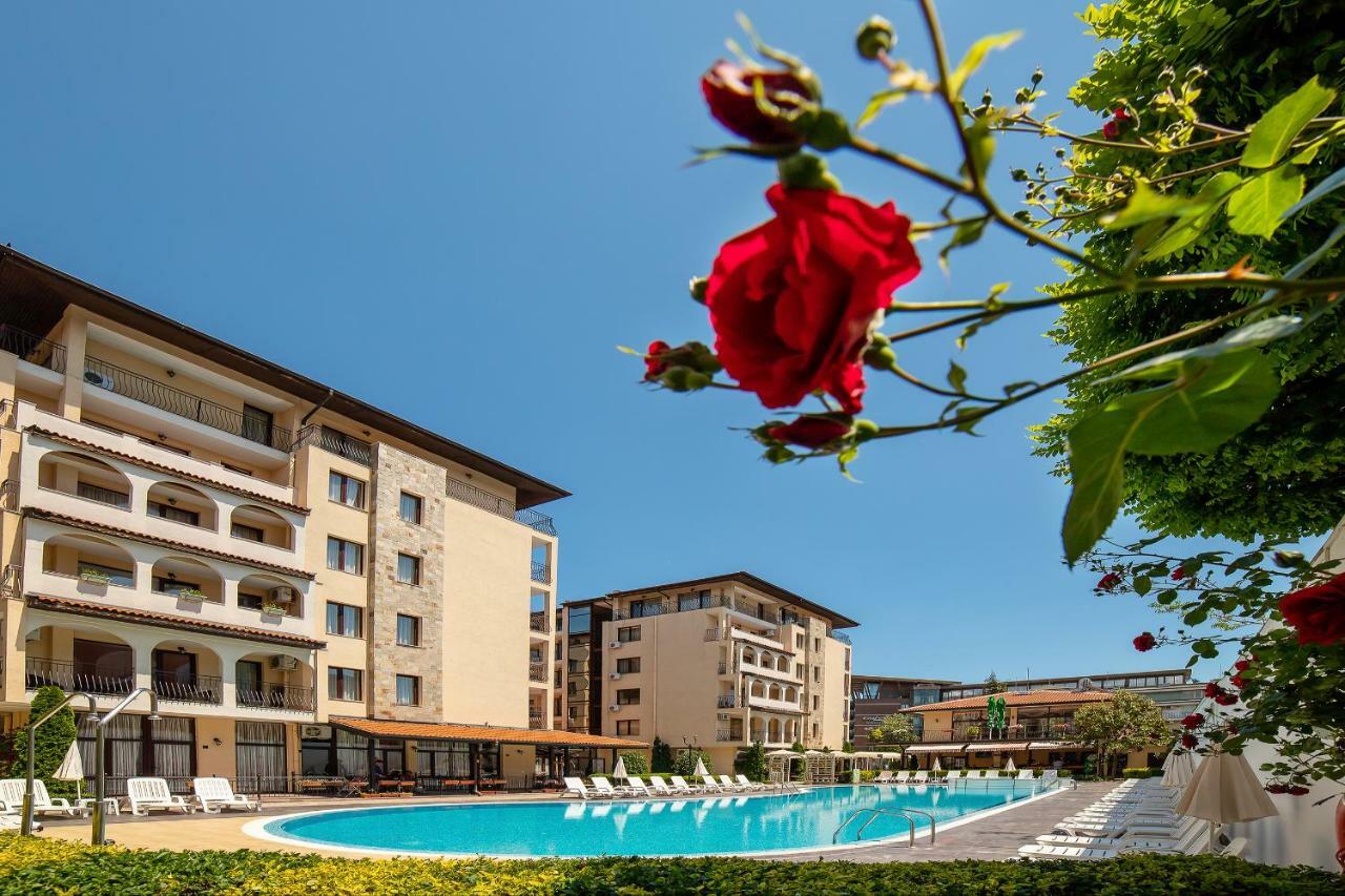 Apartment Tourist Complex Rose Village ซันนีบีช ภายนอก รูปภาพ