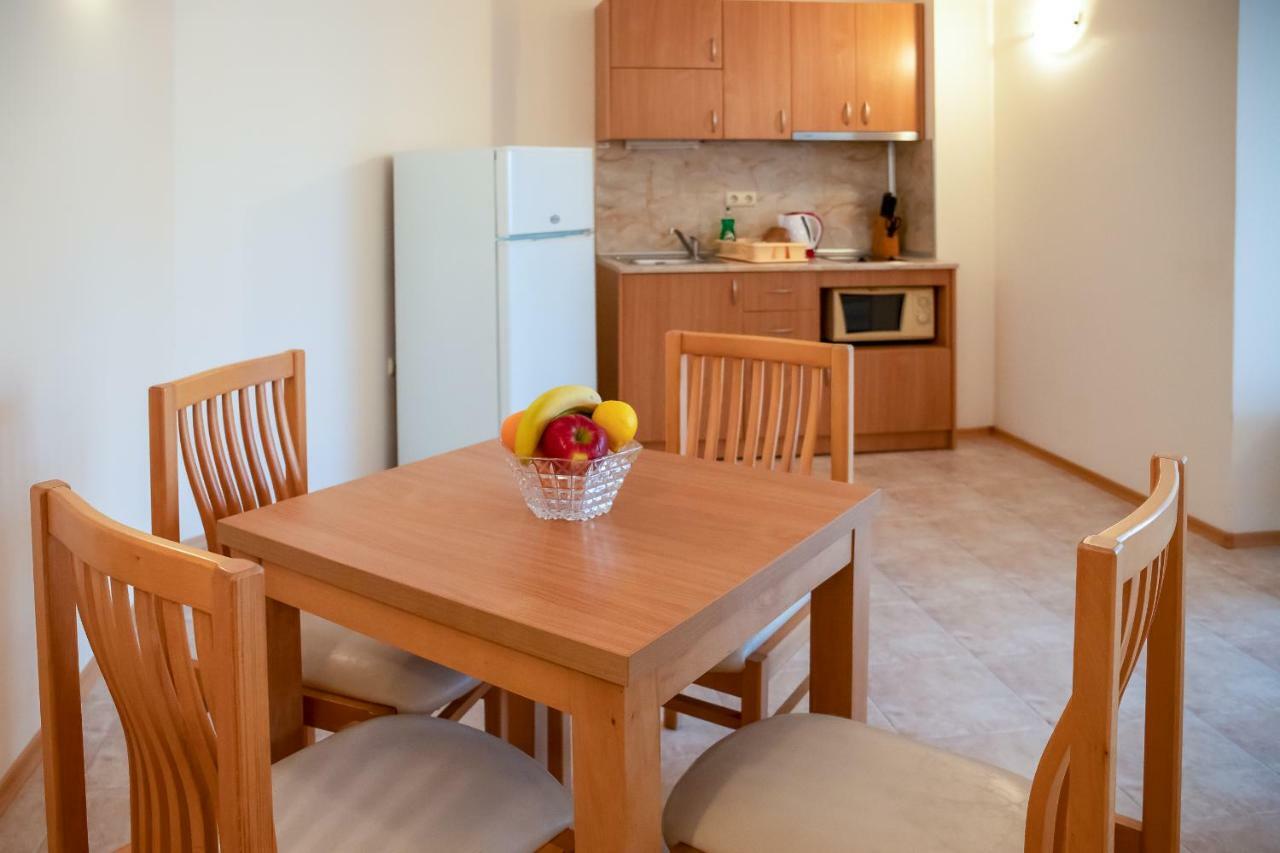 Apartment Tourist Complex Rose Village ซันนีบีช ภายนอก รูปภาพ