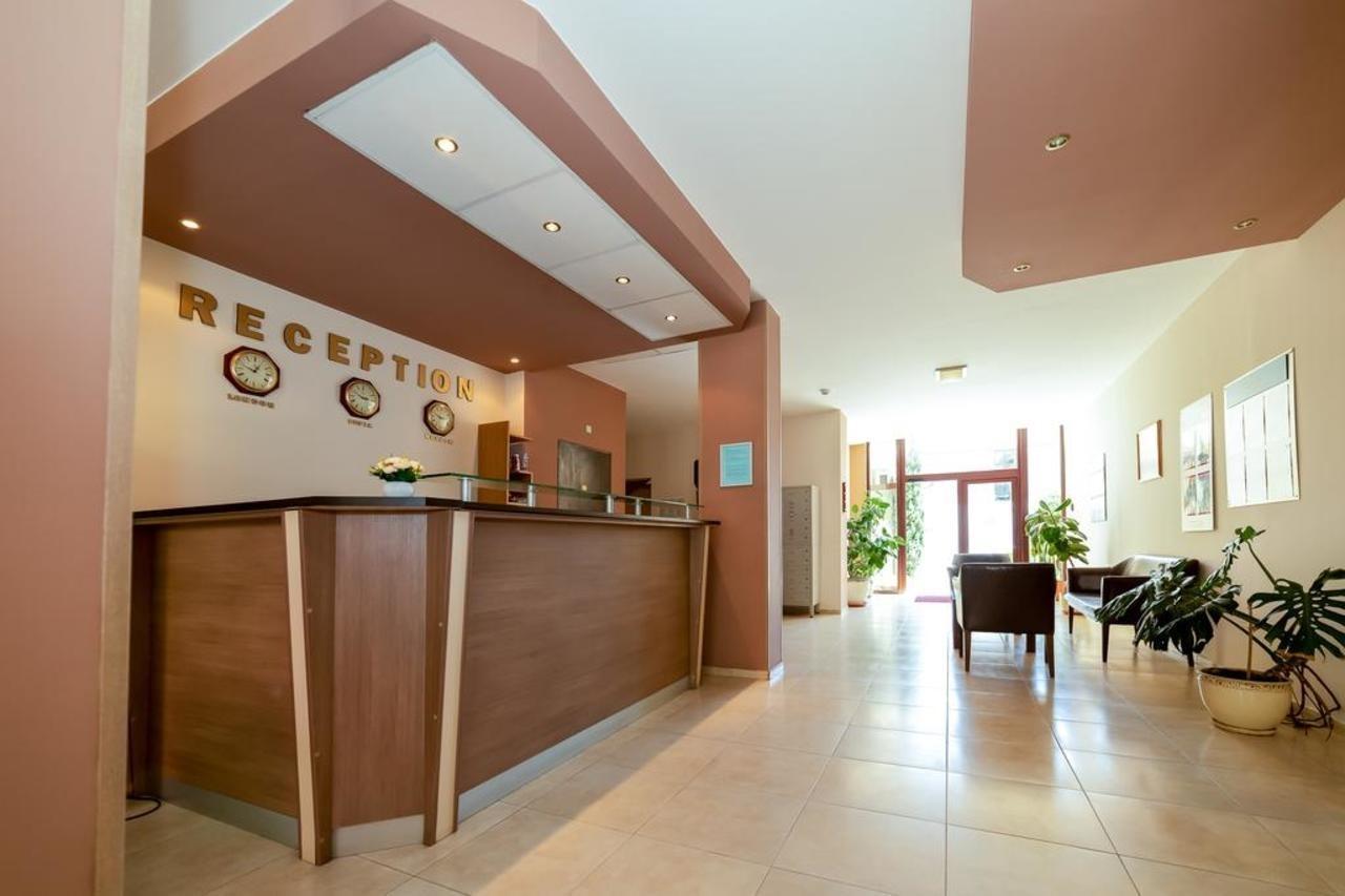 Apartment Tourist Complex Rose Village ซันนีบีช ภายนอก รูปภาพ